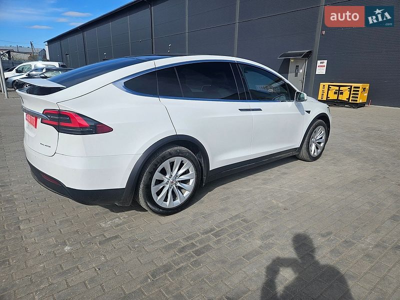 Позашляховик / Кросовер Tesla Model X 2020 в Львові