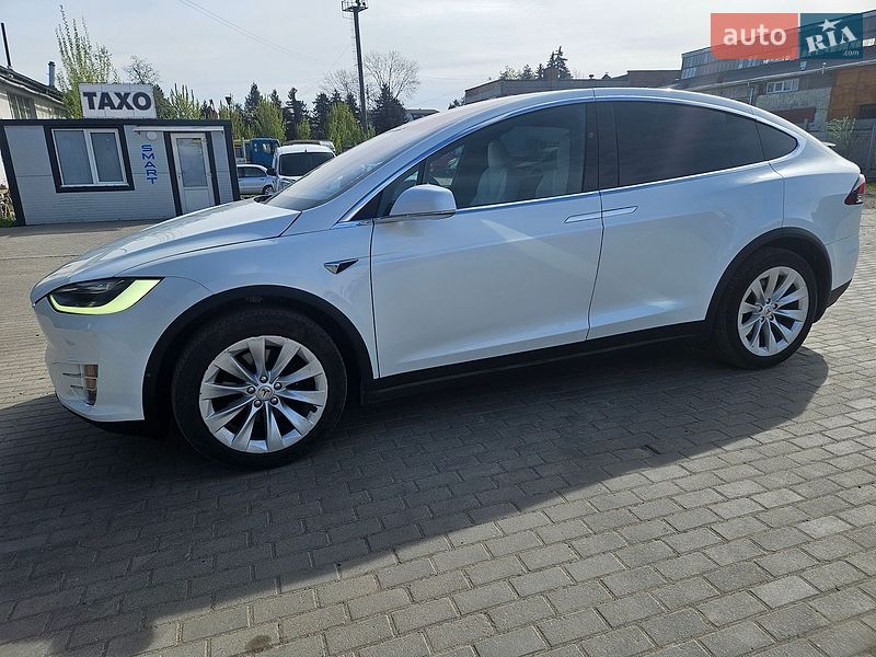 Позашляховик / Кросовер Tesla Model X 2020 в Львові