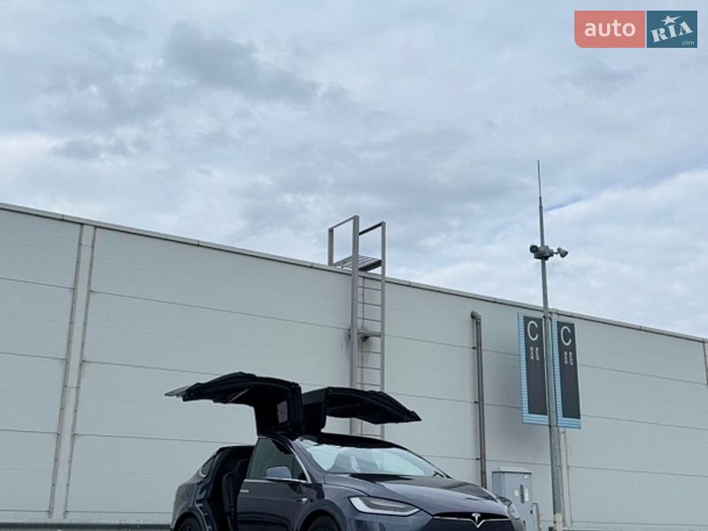 Внедорожник / Кроссовер Tesla Model X 2017 в Киеве