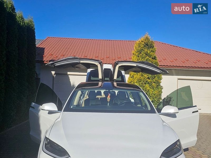 Внедорожник / Кроссовер Tesla Model X 2016 в Черновцах