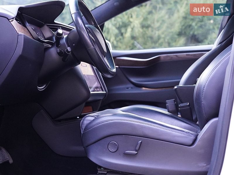 Внедорожник / Кроссовер Tesla Model X 2019 в Киеве