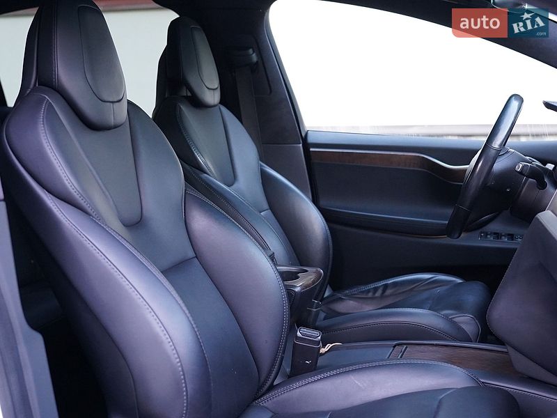 Внедорожник / Кроссовер Tesla Model X 2019 в Киеве