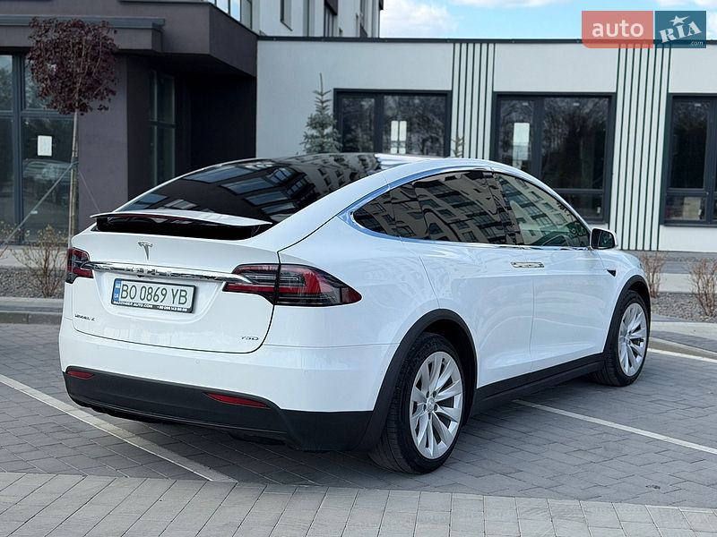 Внедорожник / Кроссовер Tesla Model X 2018 в Городке