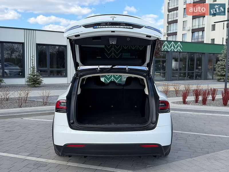 Внедорожник / Кроссовер Tesla Model X 2018 в Городке