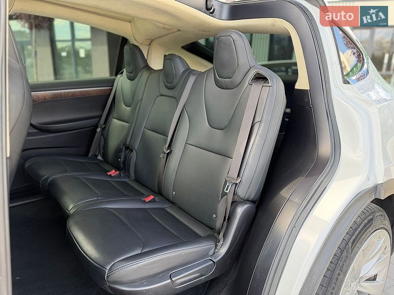 Внедорожник / Кроссовер Tesla Model X 2018 в Городке