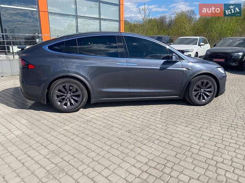 Позашляховик / Кросовер Tesla Model X 2018 в Львові