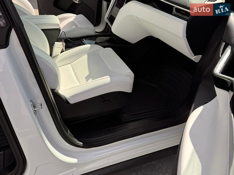 Внедорожник / Кроссовер Tesla Model X 2017 в Киеве