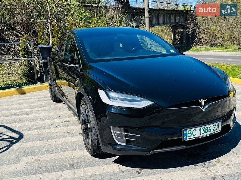 Tesla Model X 2019