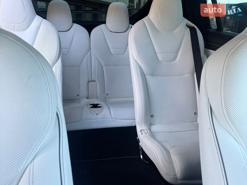 Позашляховик / Кросовер Tesla Model X 2016 в Івано-Франківську фото 38 Позашляховик / Кросовер Tesla Model X 2016 в Івано-Франківську