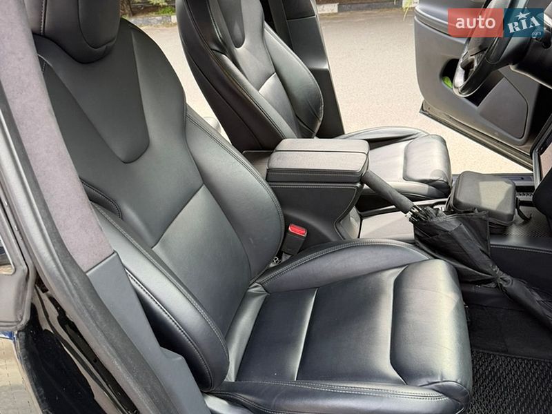 Внедорожник / Кроссовер Tesla Model X 2019 в Киеве