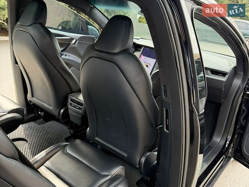Внедорожник / Кроссовер Tesla Model X 2019 в Киеве