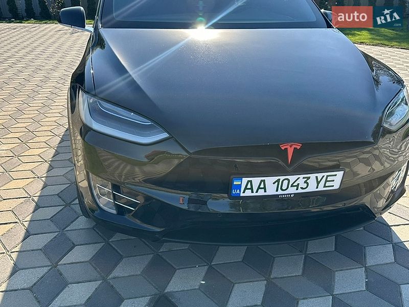 Внедорожник / Кроссовер Tesla Model X 2019 в Киеве