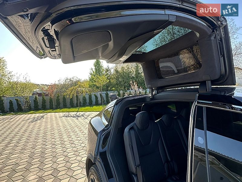 Внедорожник / Кроссовер Tesla Model X 2019 в Киеве