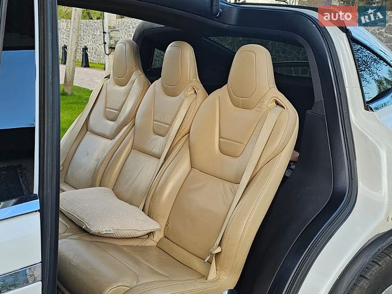 Внедорожник / Кроссовер Tesla Model X 2016 в Киеве