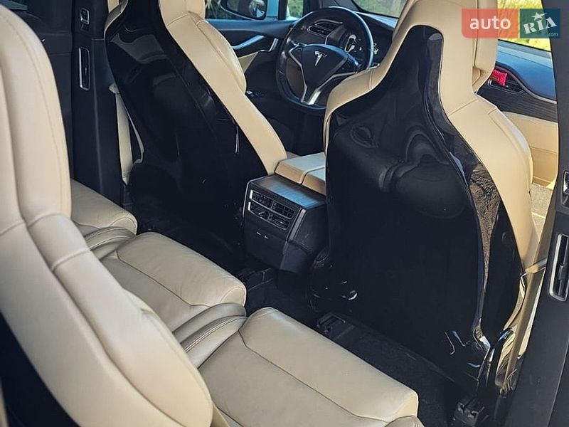 Внедорожник / Кроссовер Tesla Model X 2016 в Киеве
