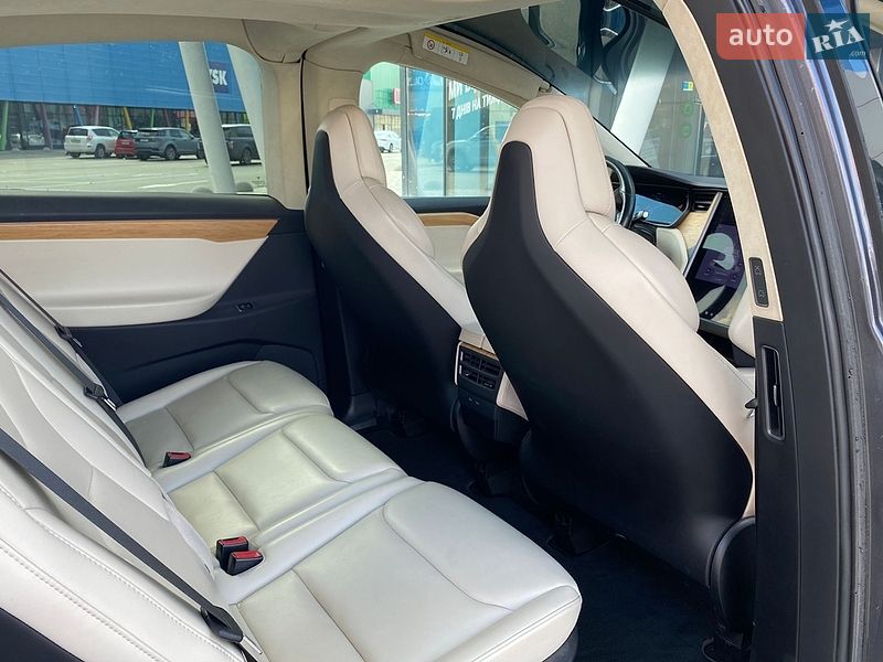 Внедорожник / Кроссовер Tesla Model X 2018 в Киеве