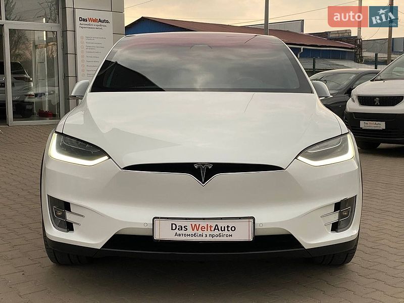 Позашляховик / Кросовер Tesla Model X 2018 в Чернівцях