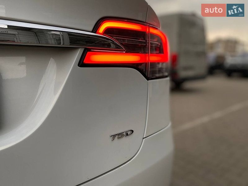 Позашляховик / Кросовер Tesla Model X 2018 в Чернівцях