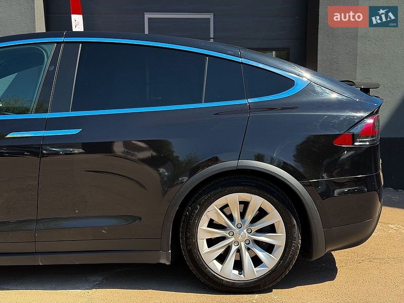 Позашляховик / Кросовер Tesla Model X 2017 в Києві