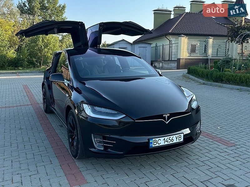 Внедорожник / Кроссовер Tesla Model X 2017 в Золочеве