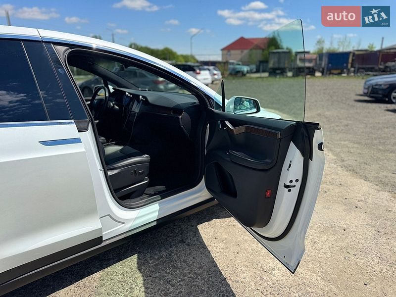 Внедорожник / Кроссовер Tesla Model X 2020 в Луцке