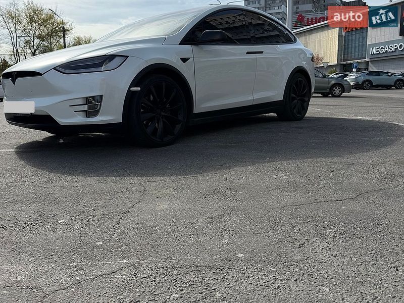 Позашляховик / Кросовер Tesla Model X 2018 в Дніпрі