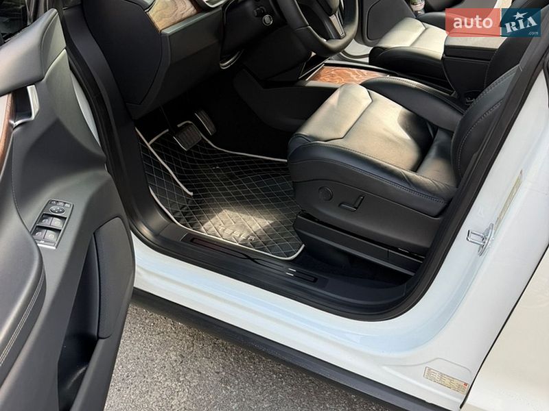 Внедорожник / Кроссовер Tesla Model X 2018 в Днепре