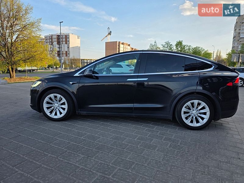 Внедорожник / Кроссовер Tesla Model X 2018 в Ровно