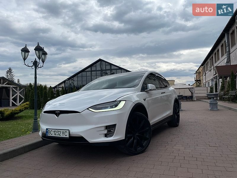 Tesla Model X 2020