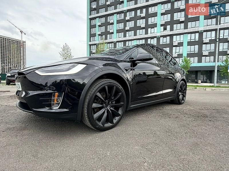 Tesla Model X 2019