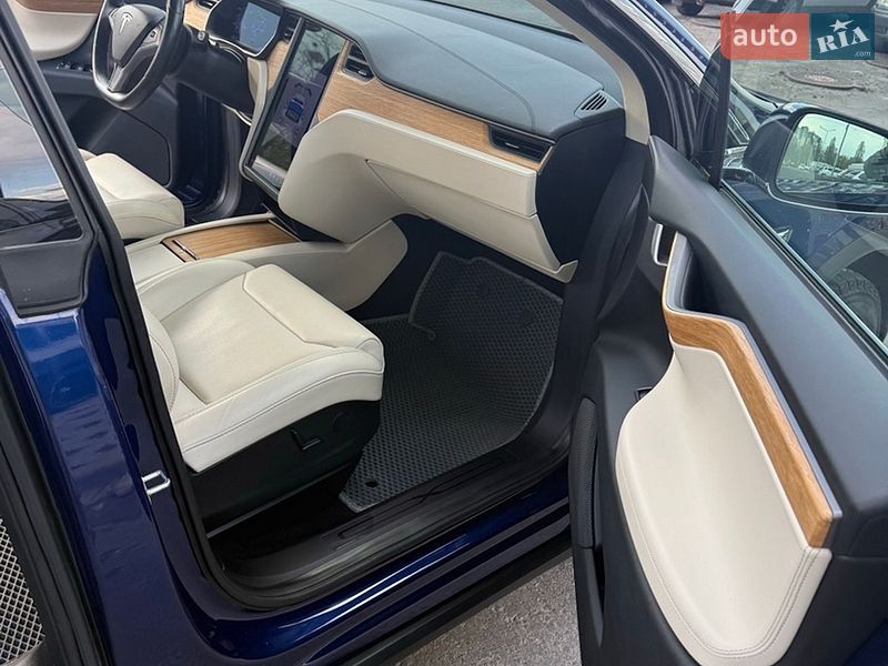 Внедорожник / Кроссовер Tesla Model X 2018 в Киеве