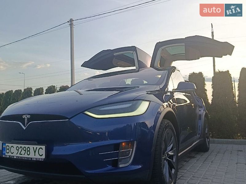 Позашляховик / Кросовер Tesla Model X 2017 в Львові