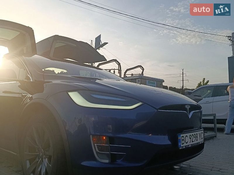 Позашляховик / Кросовер Tesla Model X 2017 в Львові