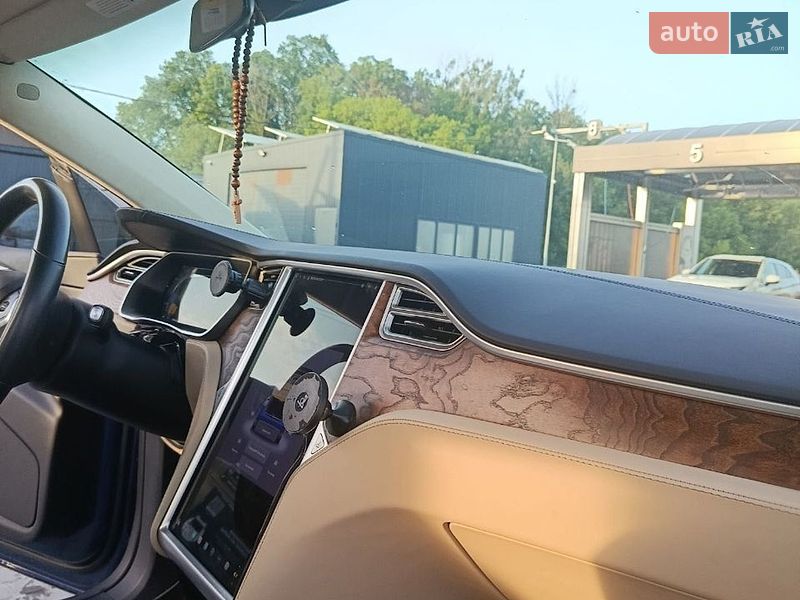 Позашляховик / Кросовер Tesla Model X 2017 в Львові