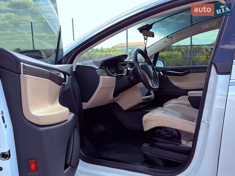 Внедорожник / Кроссовер Tesla Model X 2016 в Черновцах