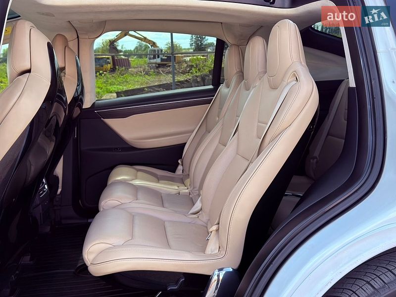 Внедорожник / Кроссовер Tesla Model X 2016 в Черновцах