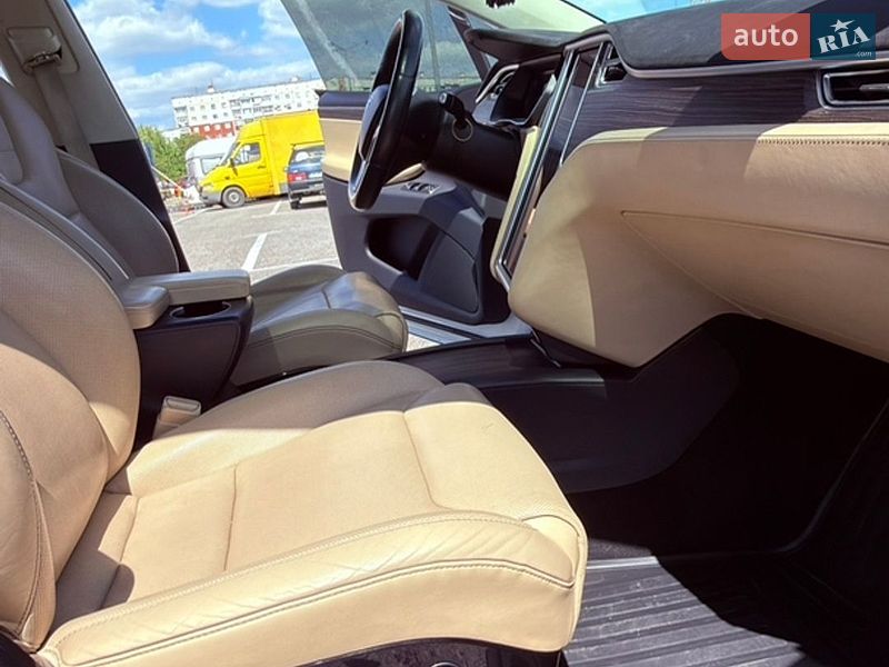 Внедорожник / Кроссовер Tesla Model X 2016 в Черновцах