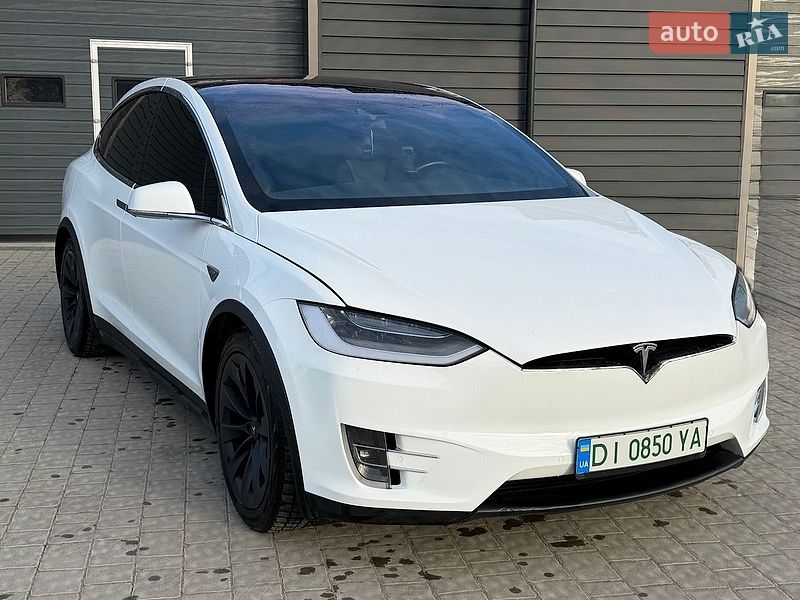 Позашляховик / Кросовер Tesla Model X 2016 в Івано-Франківську