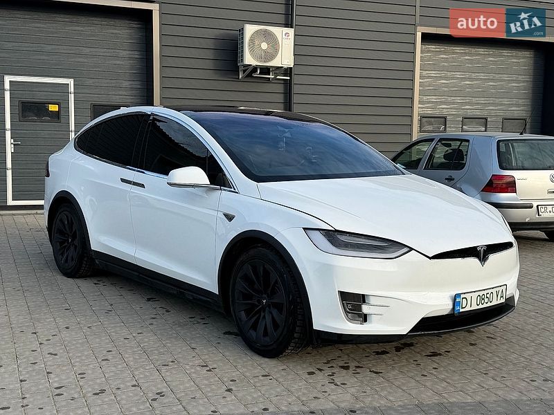 Позашляховик / Кросовер Tesla Model X 2016 в Івано-Франківську