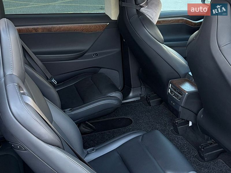 Внедорожник / Кроссовер Tesla Model X 2017 в Тернополе