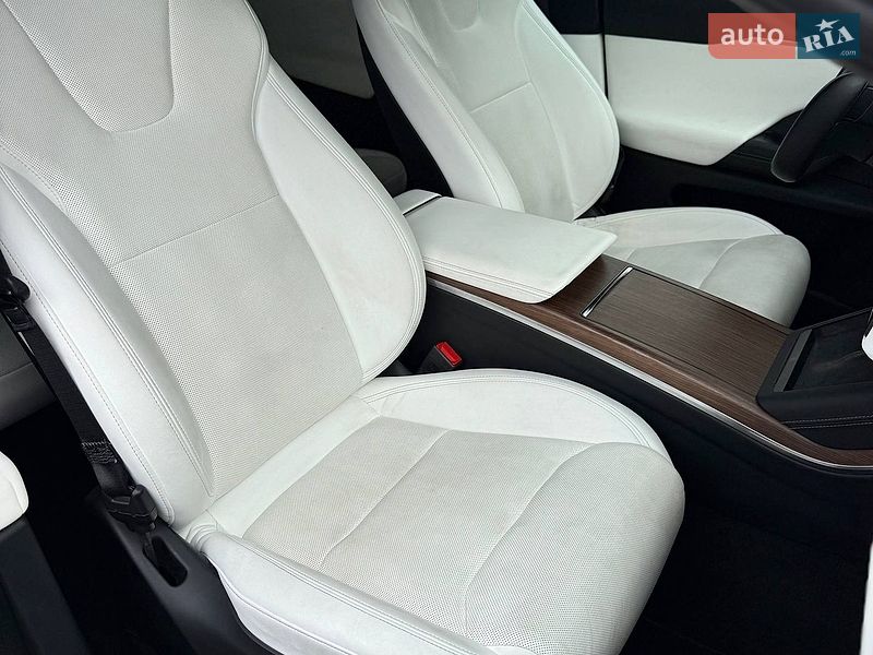 Позашляховик / Кросовер Tesla Model X 2022 в Чернівцях