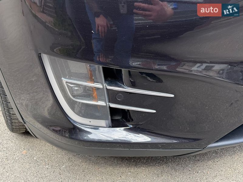 Внедорожник / Кроссовер Tesla Model X 2016 в Киеве