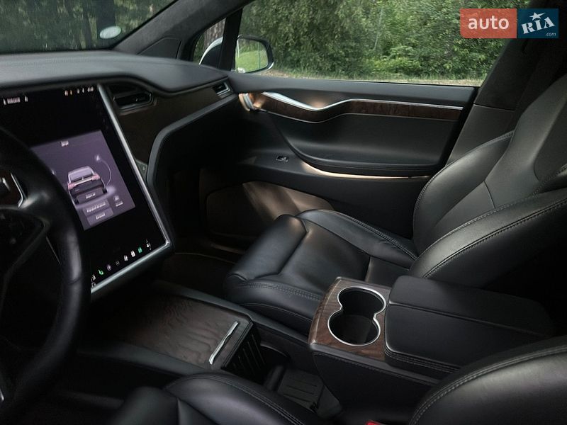 Позашляховик / Кросовер Tesla Model X 2017 в Києві