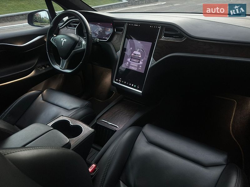Позашляховик / Кросовер Tesla Model X 2017 в Києві
