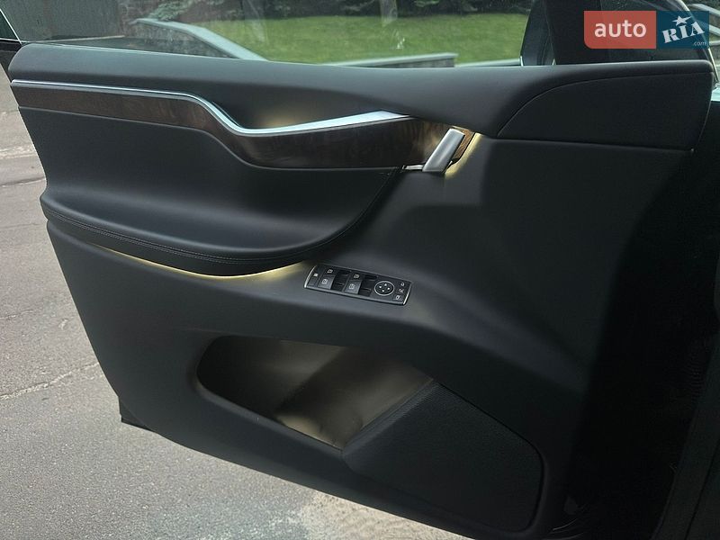 Позашляховик / Кросовер Tesla Model X 2017 в Києві
