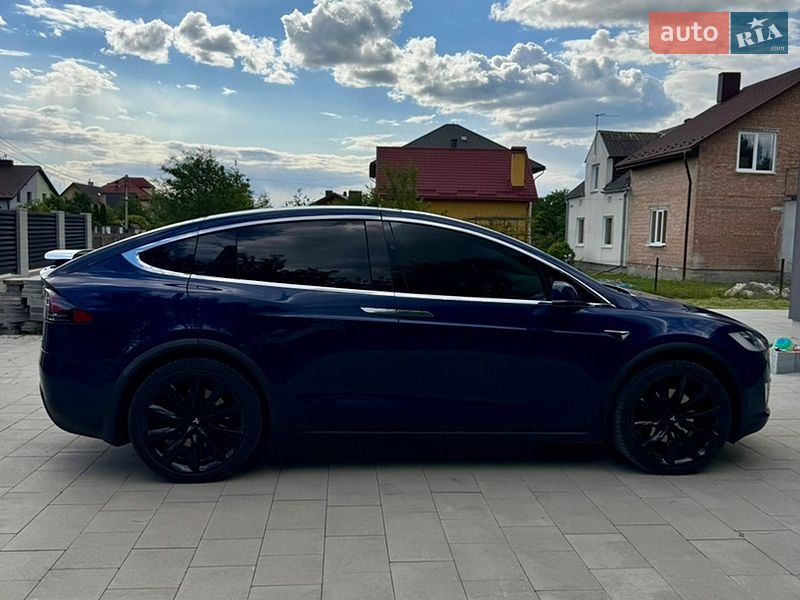 Позашляховик / Кросовер Tesla Model X 2018 в Львові