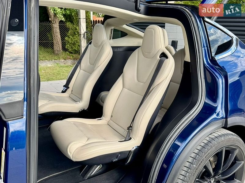 Позашляховик / Кросовер Tesla Model X 2018 в Львові