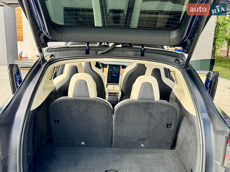 Позашляховик / Кросовер Tesla Model X 2018 в Львові