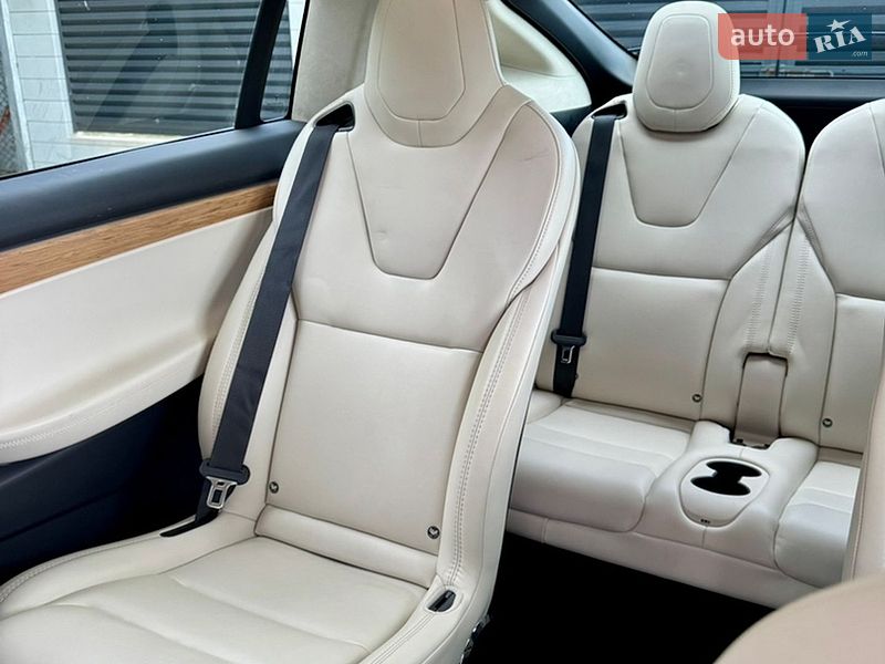 Позашляховик / Кросовер Tesla Model X 2018 в Львові