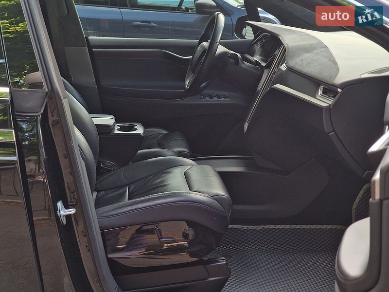 Внедорожник / Кроссовер Tesla Model X 2017 в Одессе